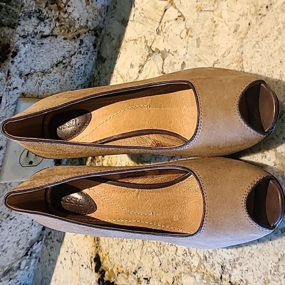 Fossil brown suede Peep Toe 1/2" Platform  3"Triangle Style Heel. (#1931) sz 7.5 - Picture 1 of 16
